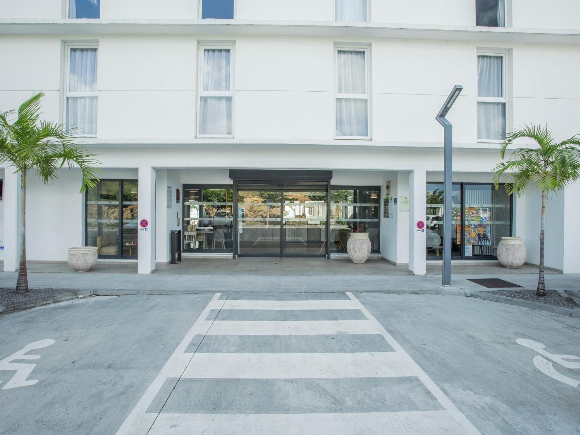 B&B Hotel Фор-де-Франс Экстерьер фото